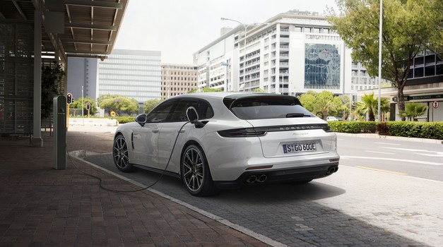 Plug-in hibridna verzija je najprodavaniji model Porscheove Panamere u Europi