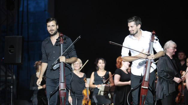 Bivši član grupe 2Cellos izazvao val negodovanja: "Nije kulturno"