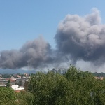 Zagreb gori - veliki požar na Jelenovcu - gusti dim sve do Langova trga, gorjelo i na Ferenščici, a vatrogasci spašavali staricu u Cvjetnom naselju (foto: Igor Stažić)