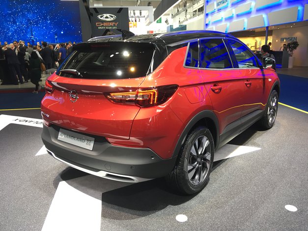 FRANFURT 2017. Opelov trojac novosti usmjeren na trkališta i bespuća