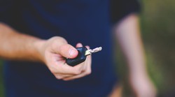 Po vozačku u inozemstvo, jer Hrvatska vlada mladima ne vjeruje