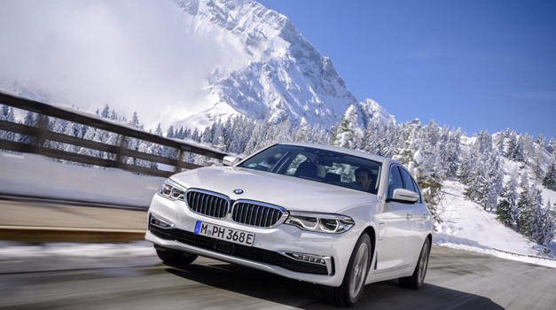BMW-ova Serija 5 predstavlja klasični sedan 530e iPerformance, uskoro i sustav bežičnoga punjenja