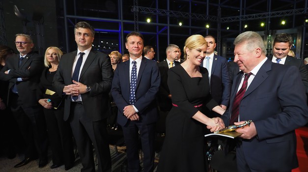 Što je više "kleveta i laži", Plenković nam je "miliji i draži". Nikad više afera i nikad bolji Andrej, HDZ i Kolinda -  SDP nikad lošiji