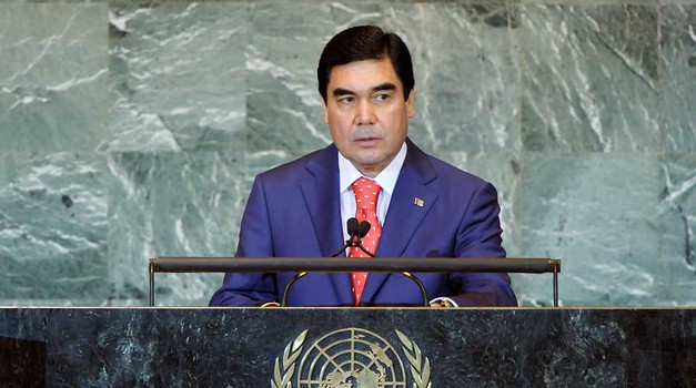 Crno se piše crnim autima u Turkmenistanu, jer Gurbanguly Berdimuhamedov smatra da ta boja donosi nesreću