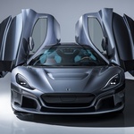 Rimac C_Two front and Gull wing (foto: Rimac automobili)