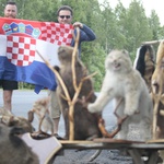 Na samo 200 km od Moskve lokalni seljaci uz cestu nude preparirane medvjede, vukove, jazavce, bunde, mast... (foto: igor stažić)