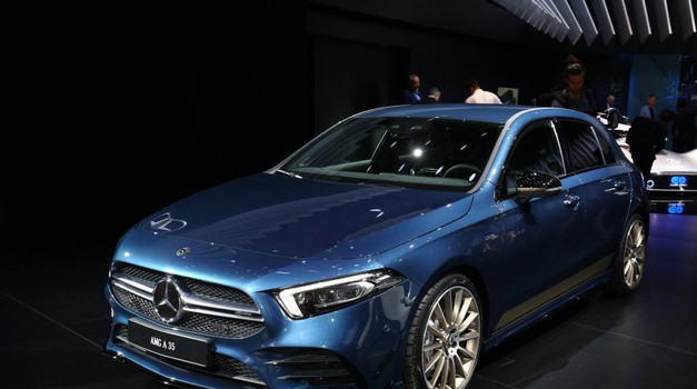 Pariz 2018: Mercedes-AMG A35 napada Audi S3