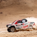 Kakva lekcija Toyote Peugeotu i Miniju koji su jurili i zapinjali, no Nasser Al-Attiyah vozio je najpouzdaniji bolid, Šaškin 4. u klasi (foto: DPPI/Start)