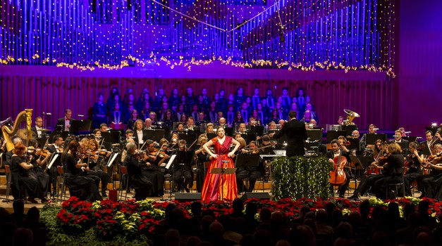 VIDEO Točno prije 50 godina izašao je prvi broj STARTA, slavlje na Filharmonijskom balu u Dvorani Lisinski, u čast novinske Flower Power revolucije