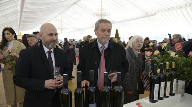 Otvoren festival vina "Valentinovo na Jelačiću"