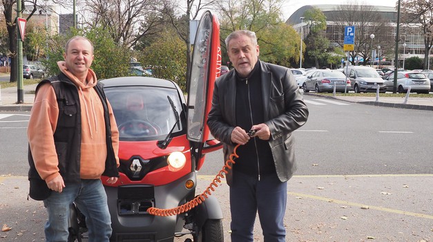 Milan Bandić i Ivica Vrkić daruju ugradnju "struje" u dizelaše i benzince, besplatnu eneriju, parkiranje u javnim garažama, oslobađa plaćanja poreza. SVE ZA EKOLOGIJU