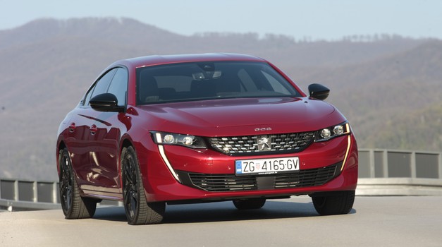 41 FOTOGRAFIJA i test PEUGEOT 508: Nije ga skrojio Pininfarina kao legendarnu 406 Coupe, no usprkos tome lijep je do bola, a BMW Serije 3 i Passat na teškim mukama i zbog cijene 508-ice