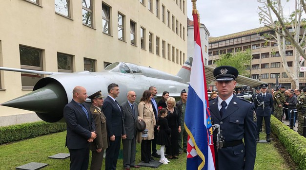 Rudolfu Perišinu u čast, NAVIK ON ŽIVI KI ZGINE POŠTENO  - MIG koji je Hrvatskoj udahnuo život iz Austrije u Zagrebu