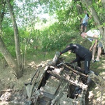 VIDEO: Zastrašujući prizori iz plićaka plaže na Kupi, izvučene autoolupine, Peglica, dva Fićeka, šivaća mašina, plastične kante... (foto: Romeo Ibrišević)