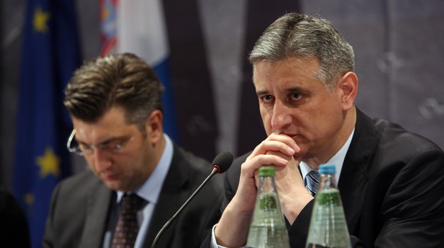 Drugi ruše Plenkovića ispod stola, a Karamarko javno! HDZ dobio prvu otvorenu frakciju, jer bivši je odlučio srušiti sadašnjeg, a nagazio je i Kolindu i njen jogurt