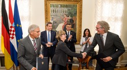 Ovo je rektorica koja tvrdi kako je Riječko sveučilište među 5 % najboljih na svijetu, a u rangu su Niša, Novog Sada, Maribora i Kragujevca, a i "Zagreb" tvrdi slično