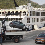 Baka Franka pripremila općenarodno veselje kad joj je nakon 30 godina uklonjena olupina iz vrta: - Umjesto kombija ovdje će rasti batate (foto: Romeo Ibrišević)