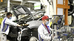 Velike ribe jedu male i nije više tako daleko dan kad će postojati samo 5 proizvođača auta! Udružiti se ili propasti, pitanje je sad