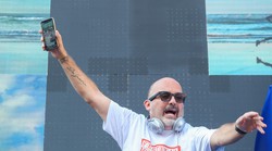 "Ima dobrih ljudi na svijetu, jako dobrih, a Tony je jedan od njih. Hvala, Tony". Velik na pozornici, još i veći u običnom životu