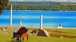 VIDEO: Kad se stope ton, slike, oni i eto romanse. Nježno, lijepo, virtuozno... od zlatnih ruku Ane Rucner i Mateja Meštrovića. Corona im je uzela pozornice, ne i strast