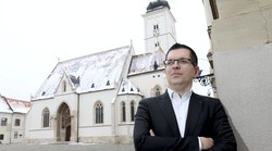 Mogao je prodati vragu dušu, nositi odijelo, primati veliku plaću za mali trud, no draže mu je biti "šljaker" u Irskoj