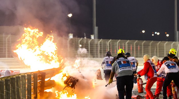 Strava u Bahrainu, Romain Grosjean nakon 27 sekundi izašao iz vatrene buktinje živ i samo malo opećen