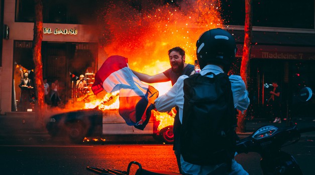 U Francuskoj tijekom prosvjeda ozlijeđeno gotovo 100 policajaca