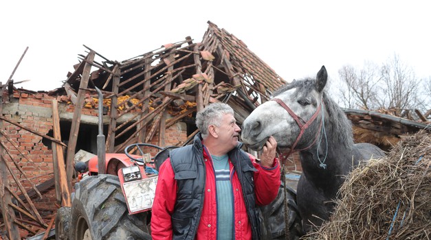 Ta divna stvorenja uz nas su u dobru i zlu! I u Petrinji su psi tragači spasili živote stradalnika u potresu, a Tomo Sukanić spasio je i obitelj, konja, psa, mačku...