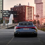 Audi e-tron GT - Porsche Taycan. ali s četiri kruga na maski - ultimativna sportska električna limuzina (foto: Audi)