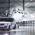 Nakon Jeff Bezosa i Sir Richard Branson odlučio je letjeti u svemir, a na put ga vodi i Land Rover (foto: Jaguar-Land Rover)