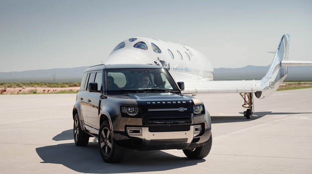 Nakon Jeff Bezosa i Sir Richard Branson odlučio je letjeti u svemir, a na put ga vodi i Land Rover