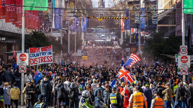 AUSTRALIJA “Baci masku, podigni glas” i “Probudi se, Australija”. Prosvjedi i kaos na ulicama.  . 13 milijuna građana u lockdownu!