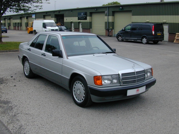 1991 Mercedes-Benz 190E, No Time To Die Godina prodaje: 2021 Vrijednost standardnog vozila: 6.500 GBP Vrijednost Bondovog vozila za prodaju: …