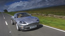 S istim autom dva su agenta 007 otišla u penziju! Daniel Crieg u novom Bondu vozi isti "bolid" kao i Pierce Brosnan 2002. u svom zadnjem filmu  "Die Another Day"