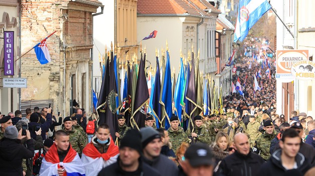 Kolona sjećanja krenula je prema Memorijalnom groblju hrvatskih branitelja iz Domovinskog rata 
AUTOR
 Davor Javorovic 
AGENCIJA
 Pixsell 
OPIS
 18.11.2021., Vukovar - Obiljezavanje 30. obljetnice vukovarskog stradanja pod nazivom Dan sjecanja na zrtvu Vukovara 1991.- 2021.  Photo: Davor Javorovic/PIXSELL