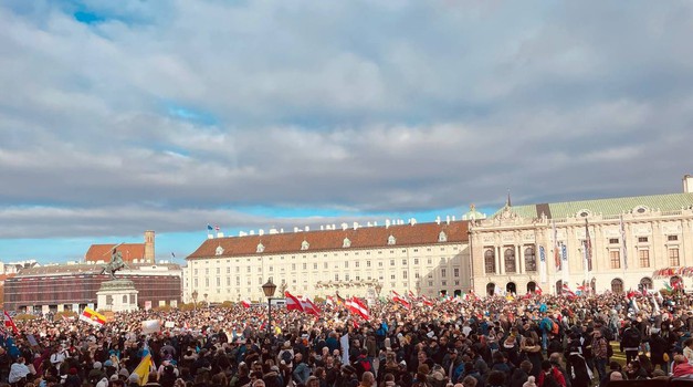 10 x više policajaca bilo je u Beču nego u Zagrebu, na protestima na kojima je bilo približno jednaki broj okupljenih, a glavna im je poruka i tu i tamo bila: "Vratite nam slobodu"