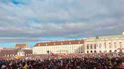 10 x više policajaca bilo je u Beču nego u Zagrebu, na protestima na kojima je bilo približno jednaki broj okupljenih, a glavna im je poruka i tu i tamo bila: "Vratite nam slobodu"