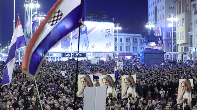 Nemirno sam spavala. Naime, sjeća li se itko više kako je "90.-ih započeo cirkus"?