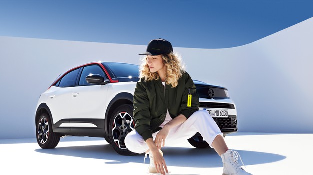 Opel sunčane naočale, privjesci za ključeve, šalice za kavu, šeširi i torbice za pametne telefone... Nova, malo drukčija ponuda – koja je već dostupna