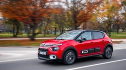 I ne čudi što ovaj supermini stoji tako dobro na automobilističkoj burzi, ponajprije zbog atraktivnosti, posebnosti i fer cijeni