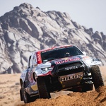 Audi teško nastradao u 2. etapi. I Sainz i Peterhansel kasne i više od 2 sata! Nasser al-Attiyah (Toyota) u autu i Australac Daniel Sanders (KTM) na motoru, pobijedili su i u drugoj etapi (foto: DPPI / Red Bull Content Pool)