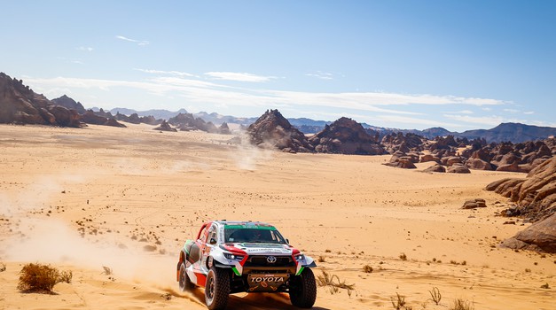 Toyota vlada Dakarom, 4 ih je  među 5 prvoplasirana, Al Attyiah opet pobijedio ispred Loeba u Prodriveu
