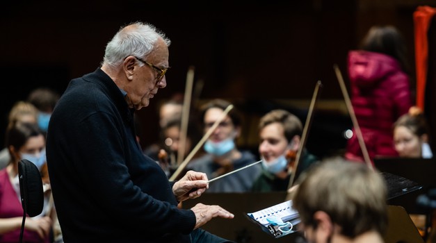 Adio Nikša Bareza, dirigentu i gigantu hrvatske glazbene umjetnosti koji je učio studente ono što je naučio i od Herberta von Karajana, Lovre Matačića…