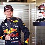 Sa startnim brojem 1 Max Verstappen starta u novoj sezoni u Bahrainu (foto: Clive Rose)