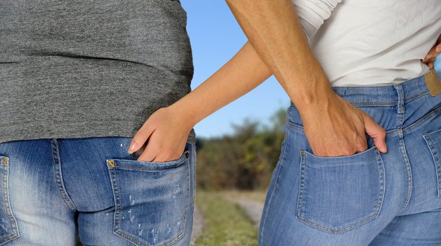 Jeste li se ikada zapitali zašto su ženski džepovi manji od onih na muškim hlačama?
