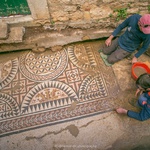 Na dubini od približno i do metra te u dužini od 20 metara dalmatinski su arheolozi pronašli senzacionalne mozaike iz doba Rimljana, u luksuznoj građevini rimske Farije. U Starome Gradu, na otoku Hvaru, u tijeku su arheološka istraživanja (foto: Vilma Matulić (Muzej Staroga Grada))