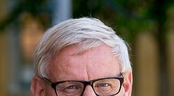 - Srbiji nije mjesto u EU i de facto je diskvalificirana za prijem u Europsku uniju, poručio Carl Bildt