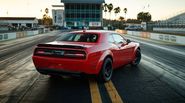 VIDEO: Dodge Demon vs. Mustang: Tko ima najjače mišiće ili kad se američki mišićavci bore