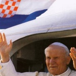 Papa koji nas je najviše volio, koji je prvi priznao Hrvatsku, a suštinske je promjene donio ne samo nama, već i cijelom svijetu (foto: Screenshoot HRT)