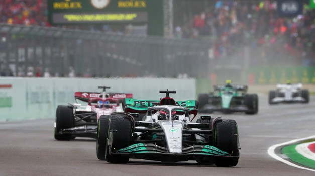 Formula 1: Verstapen "iberunao" Hamiltona! Kakav samo fijasko Mercedesa koji je pod lavinom kritika zbog katastrofalnog starta na početku sezone F1